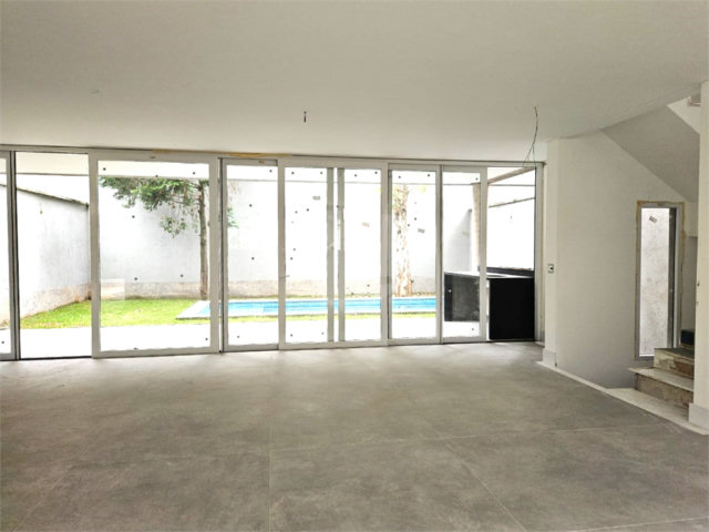 Casa à venda com 4 suítes no condomínio Venezia, São Paulo - SP