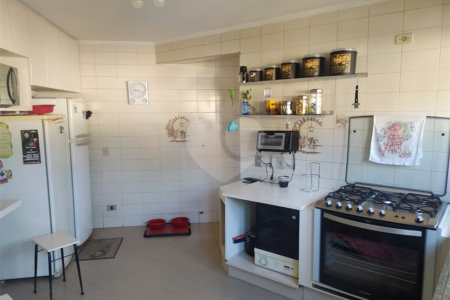Sobrado à venda com 4 quartos, sendo 1 suíte, em Chácara Monte Alegre, São Paulo, SP