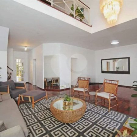 Casa à venda ou para alugar com 5 quartos, sendo 3 suítes, no condomínio Villa Florida, São Paulo - SP