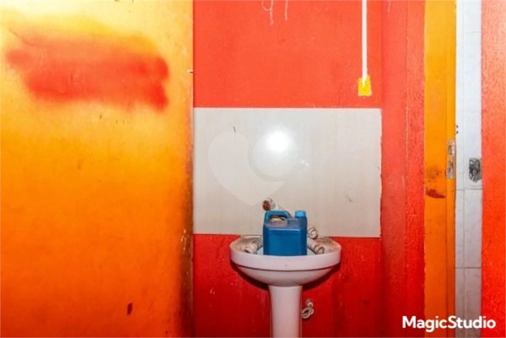 Casa em processo de reforma, com 208m², 2 dormitórios, 8 vagas, à venda no Tatuapé.