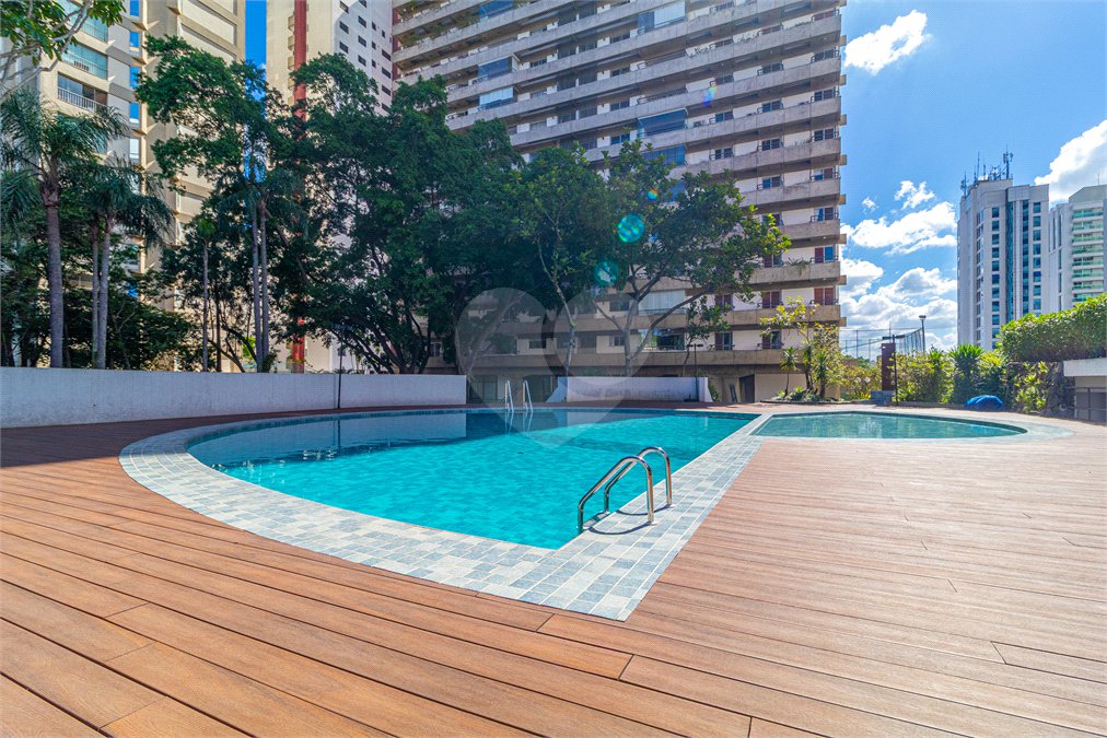 Apartamento à venda com 3 quartos, sendo 1 suíte,  em Alto da Boa Vista, São Paulo, SP