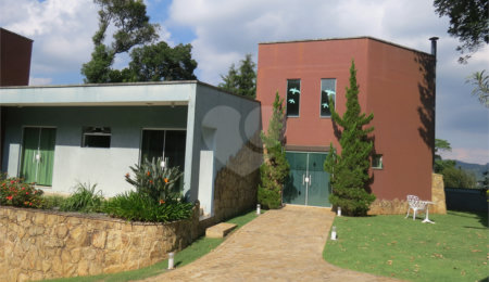 Casa à venda com 3 quartos, sendo 1 suíte,  no condomínio Alpes da Cantareira, Mairiporã - SP