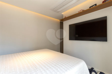 Apartamento à venda com 3 suítes em Moema, São Paulo, SP