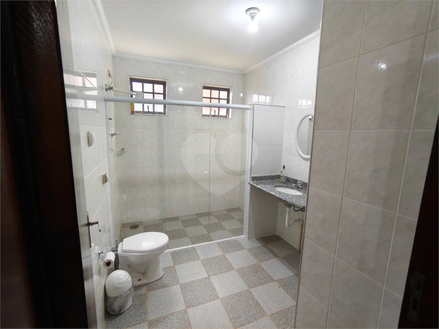 Casa à venda com 4 quartos, sendo 2 suítes,  em Country Residencial Felix, Bom Jesus dos Perdões, SP