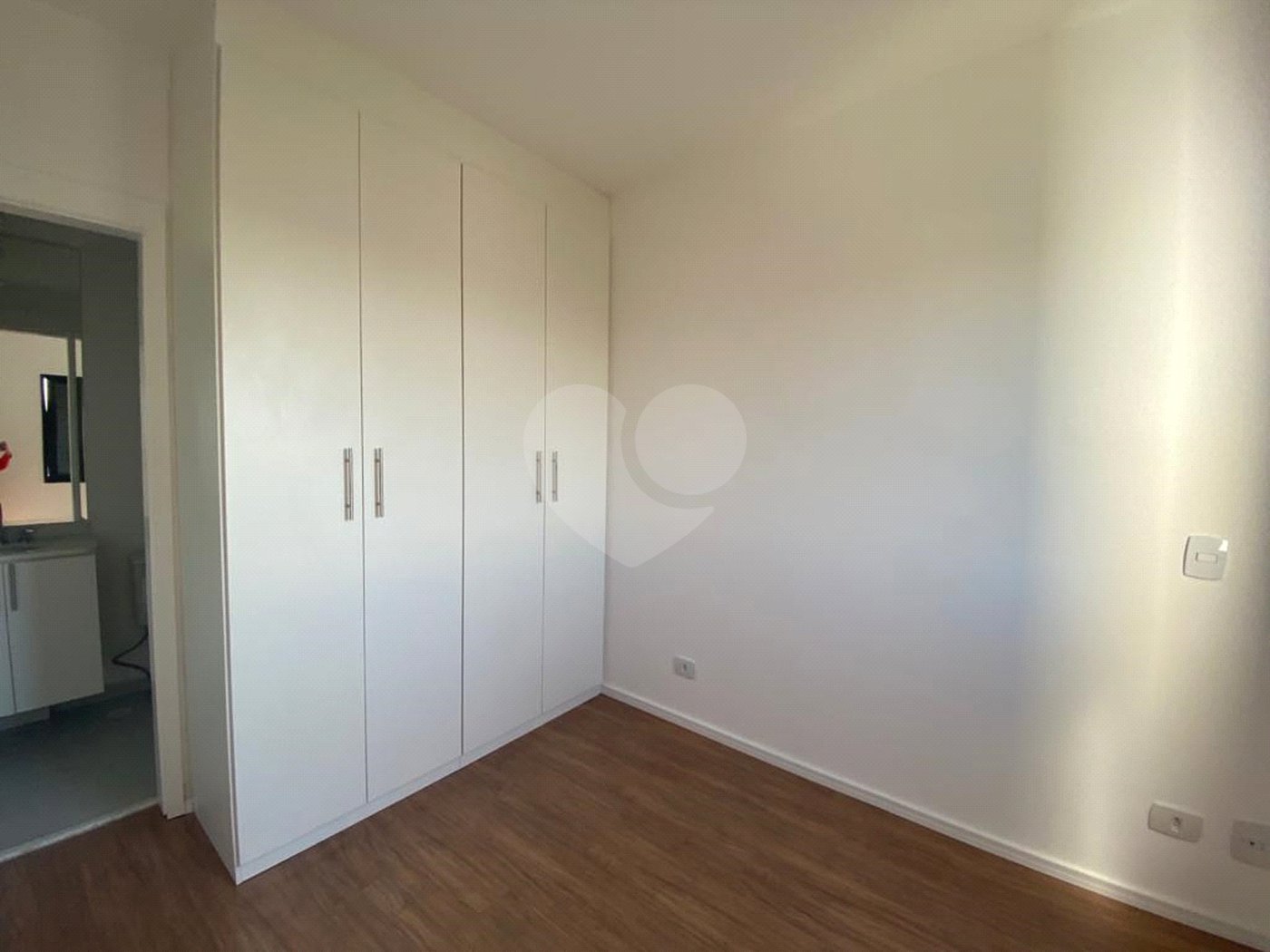 Apartamento à venda ou para alugar com 2 quartos, sendo 1 suíte, em Condomínio Granja Viana Ii, Cotia, SP