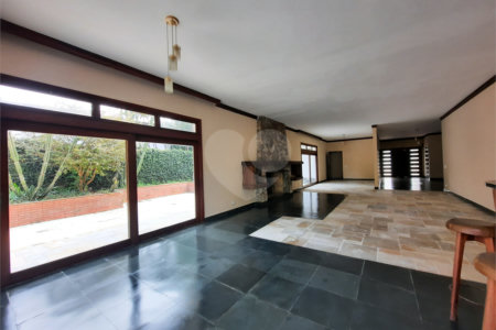 Casa Térrea à venda com 3 suítes em Interlagos, São Paulo, SP