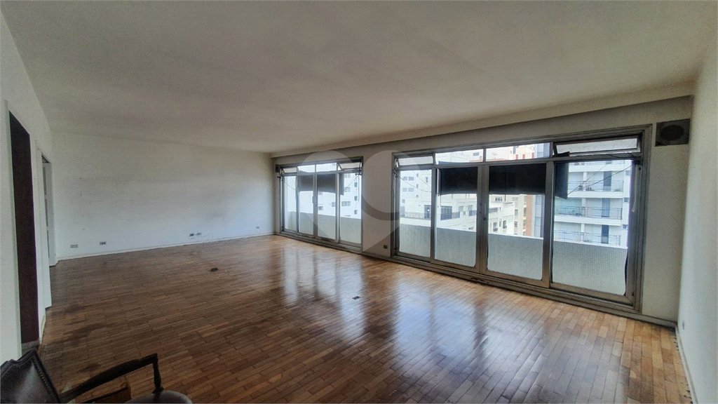 Apartamento à venda com 3 quartos, sendo 2 suítes, em Jardim Paulista, São Paulo, SP