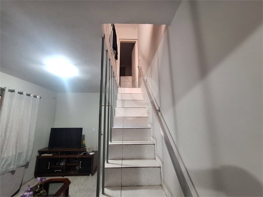 Sobrado à venda com 2 quartos em Vila Nivi, São Paulo, SP