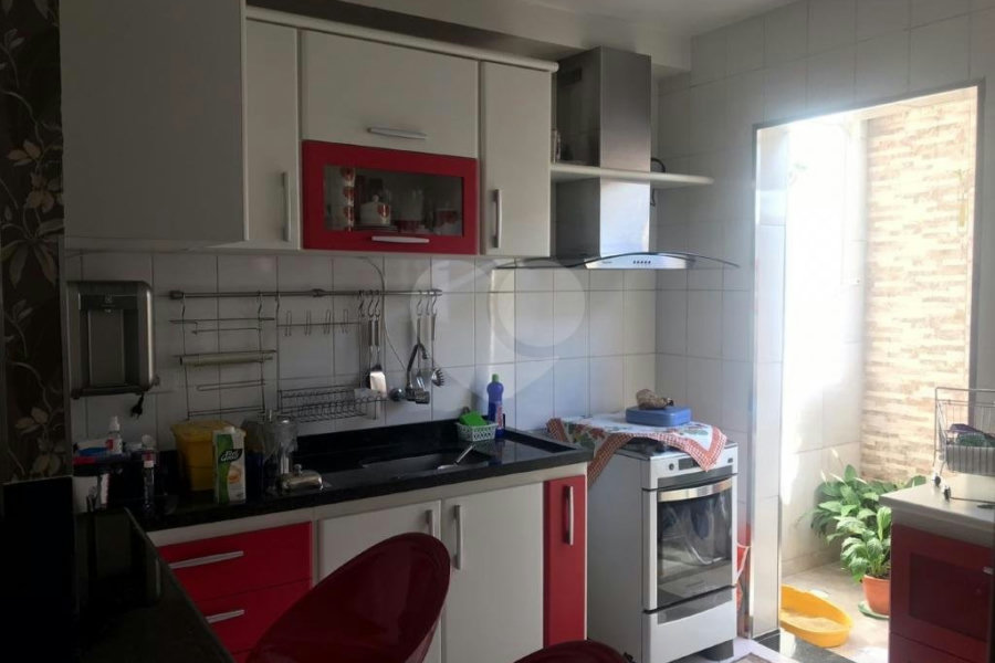 Casa à venda com 2 quartos, sendo 1 suíte, no condomínio Res Santa Inês, São Paulo - SP