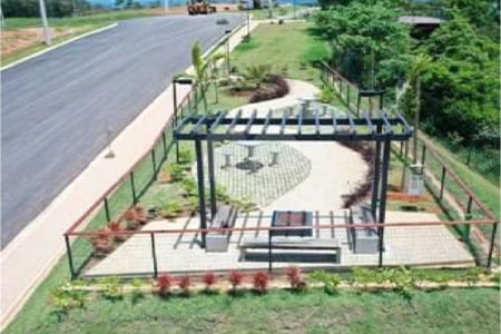 Casa à venda com 3 quartos, sendo 1 suíte,  no condomínio Residencial Club Entresseras, Santa Isabel - SP
