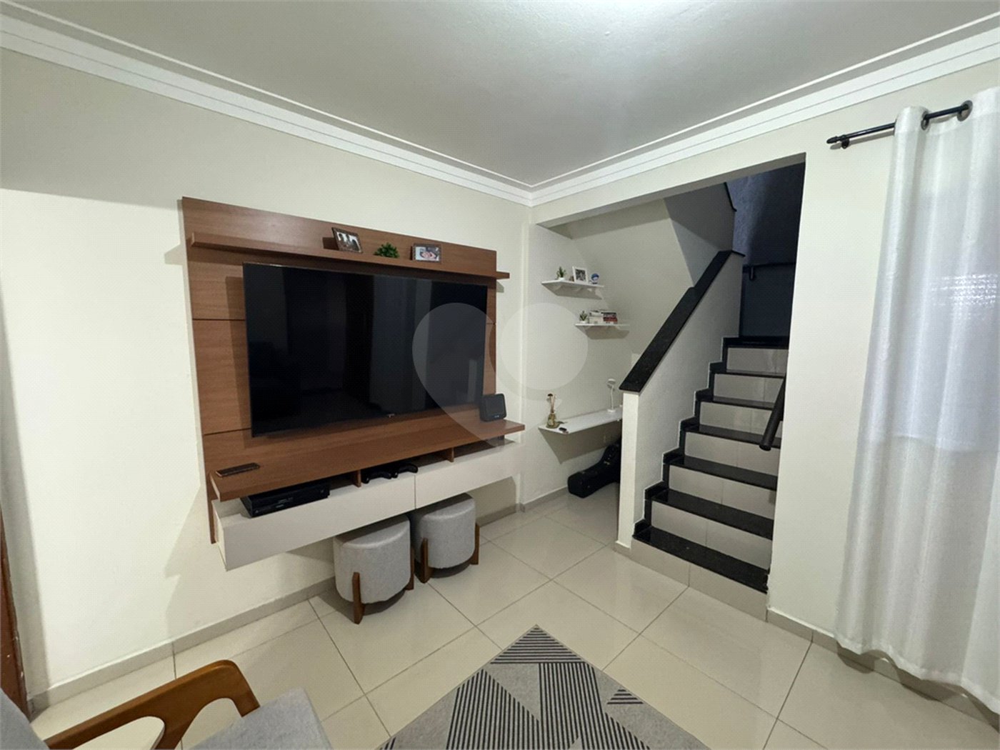 Sobrado á venda com Edícula, no Jardim Embaré, em São Carlos-SP.