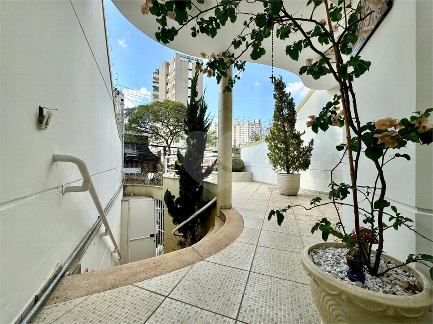 Sobrado à venda com 5 quartos, sendo 4 suítes, em Santana, São Paulo, SP