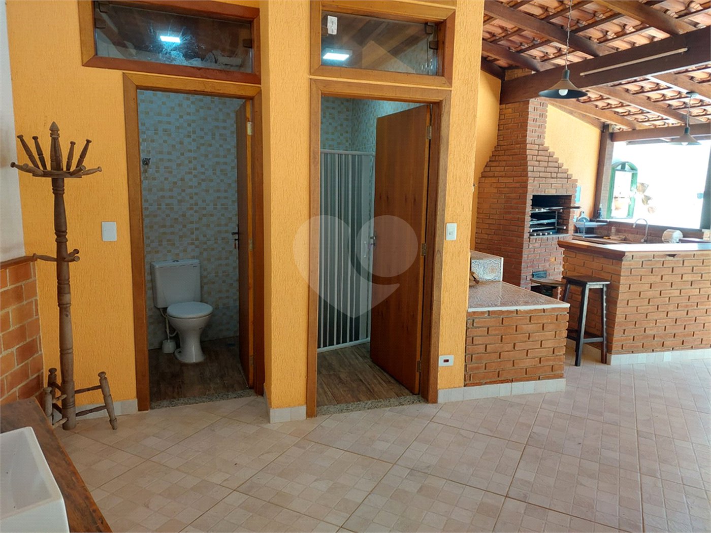 Casa à venda ou para alugar com 5 quartos, sendo 1 suíte, em Cumbari, Mairiporã, SP