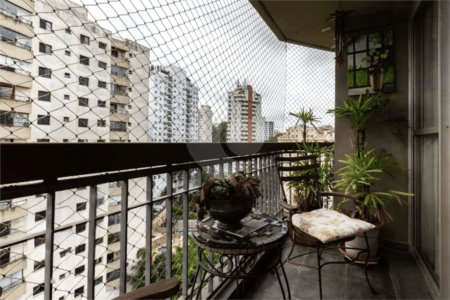 Apartamento à venda com 3 quartos, sendo 1 suíte,  em Vila Andrade, São Paulo, SP