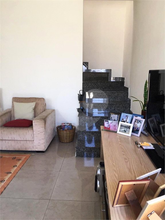 Casa à venda com 3 quartos, sendo 1 suíte, no condomínio Coelho III, São Paulo - SP
