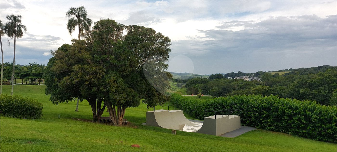 Casa à venda com 3 suítes no condomínio Figueira Garden, Atibaia - SP