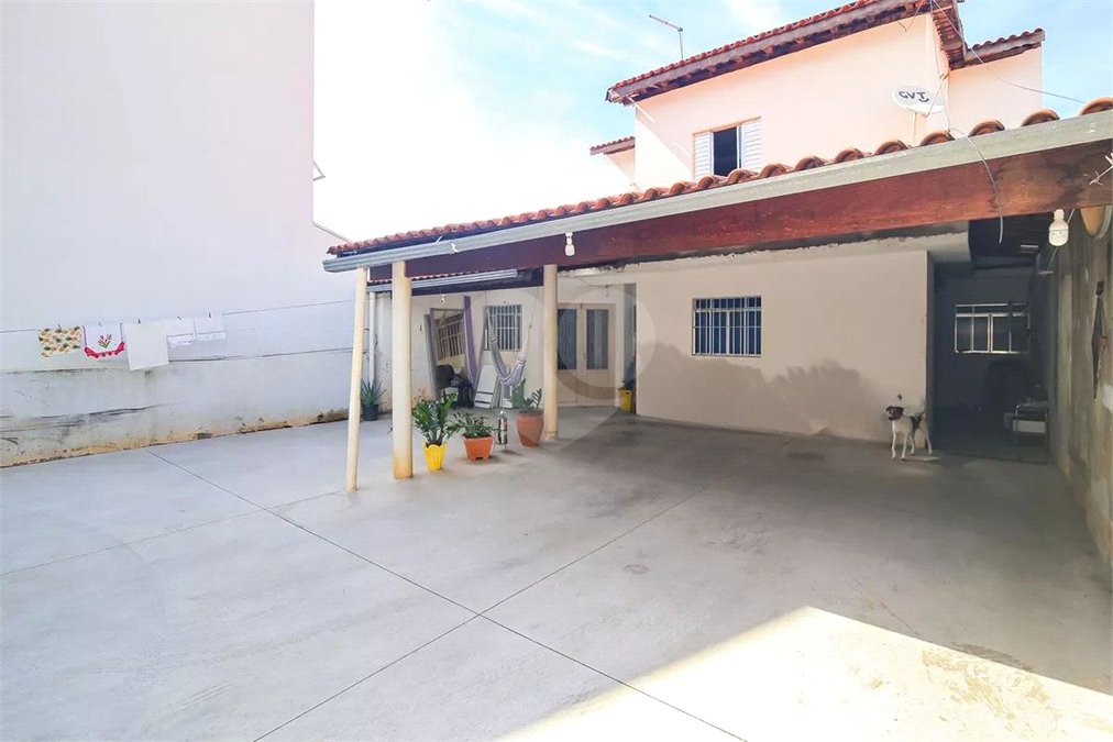 Sobrado à venda com 4 quartos, sendo 1 suíte, em Residencial Monte Verde, Indaiatuba, SP