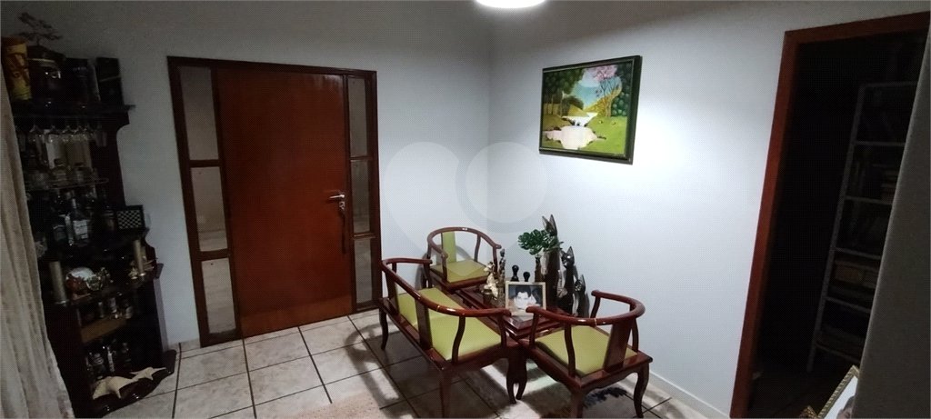 Casa à venda com 3 quartos, sendo 1 suíte, no Centro, Paranaíba, MS