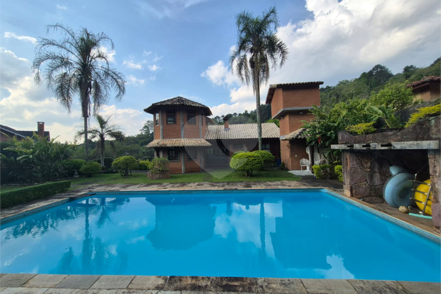 Casa à venda com 3 quartos, sendo 1 suíte, no condomínio Alpes da Cantareira, Mairiporã - SP