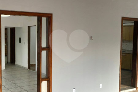 Casa à venda com 3 quartos, sendo 2 suítes, em Parque dos Ipês II, Ponta Porã, MS
