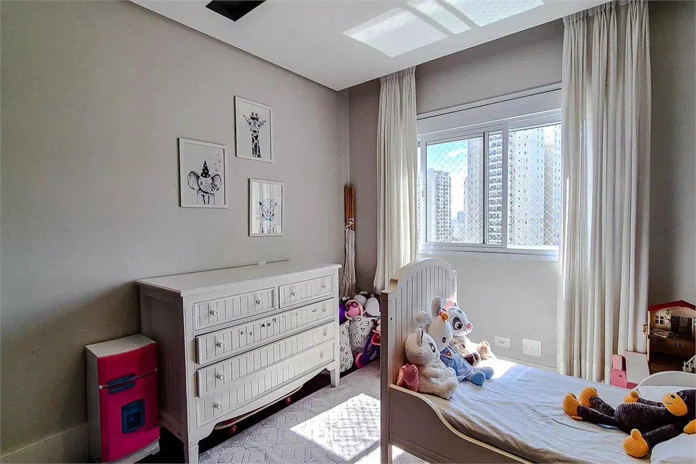 Apartamento à venda com 4 quartos, sendo 3 suítes,  em Vila Romana, São Paulo, SP
