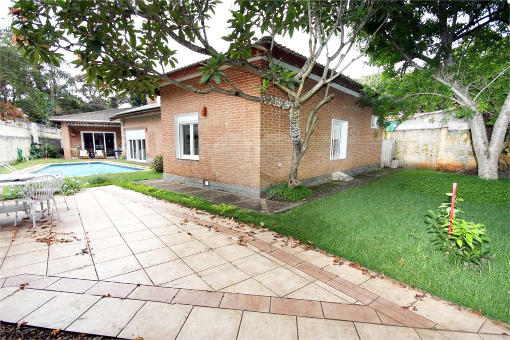 Casa Térrea à venda com 4 quartos, sendo 2 suítes, em Interlagos, São Paulo, SP