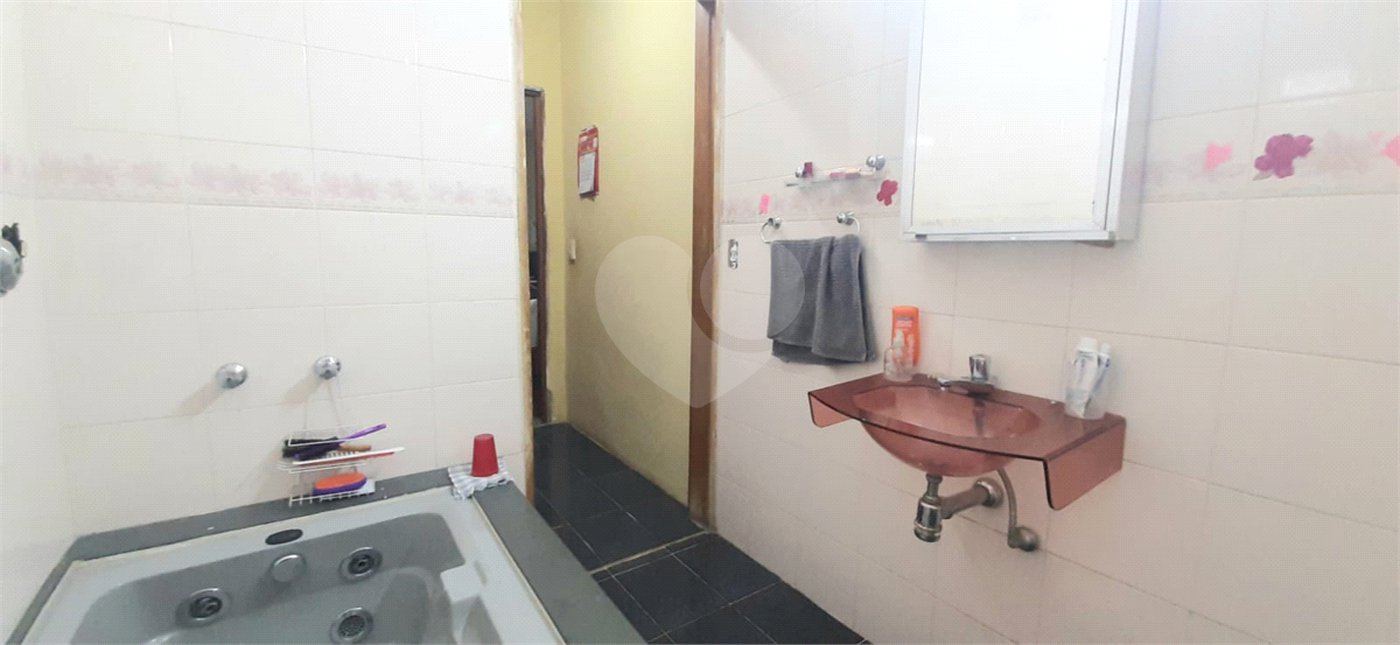 Casa à venda com 3 quartos, sendo 1 suíte, em Vila Nivi, São Paulo, SP