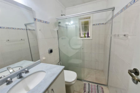 Casa Térrea à venda com 4 quartos, sendo 1 suíte, em Interlagos, São Paulo, SP