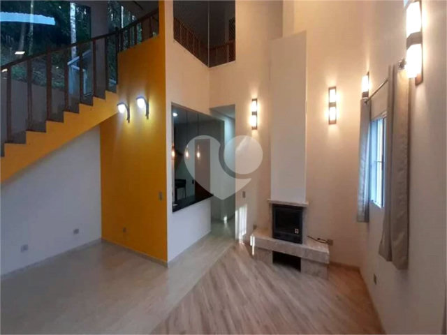 Casa à venda com 3 quartos, sendo 1 suíte,  no condomínio Jardim da Montanha I, Mairiporã - SP