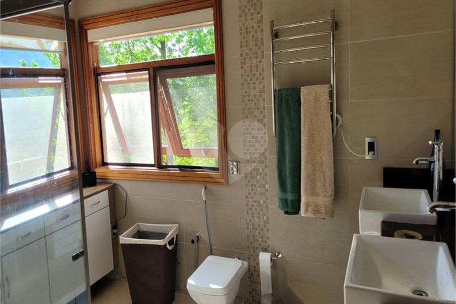 Casa à venda com 4 quartos, sendo 2 suítes, no condomínio Alpes da Cantareira, Mairiporã - SP