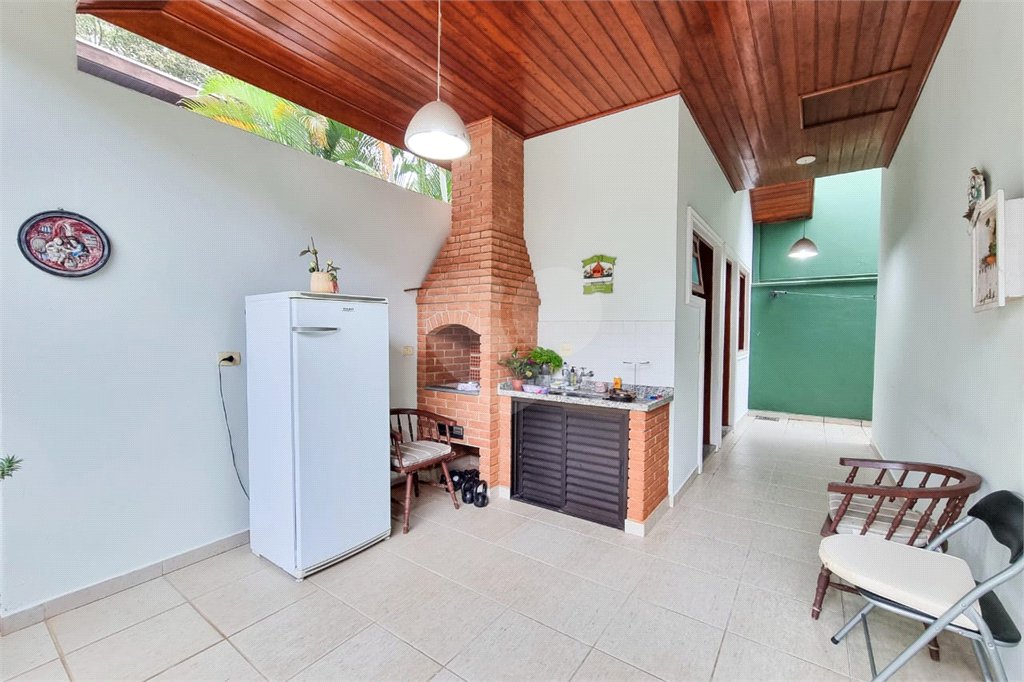 Casa à venda com 4 quartos, sendo 3 suítes, no condomínio Morada da Serra, São José dos Campos - SP