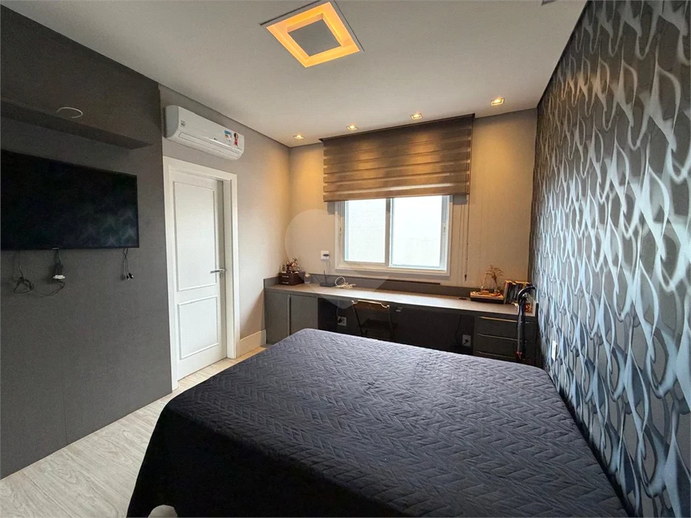 Casa de alto padrão em condomínio exclusivo com 4 suítes