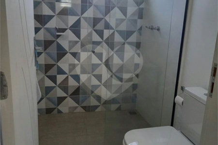 Sobrado à venda com 5 quartos, sendo 3 suítes, em Residencial Jatobás, Louveira, SP