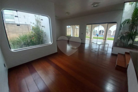 Casa térrea no Condomínio Faber I.
