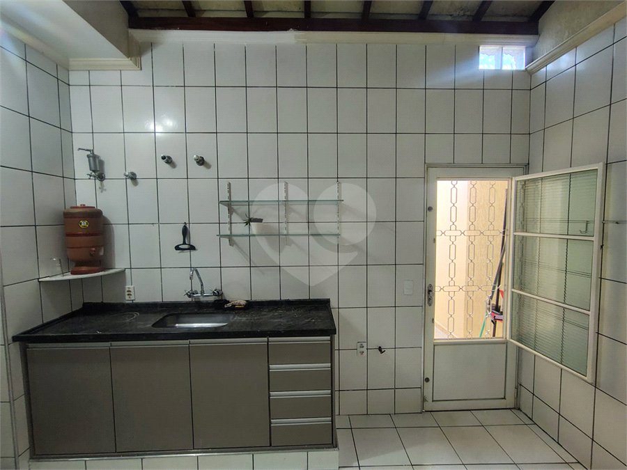 Casa ampla com 3 Quartos e 1 Suíte