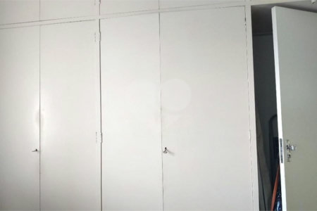 Apartamento com três dormitórios no Bom Retiro.