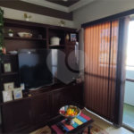 Vende-se apartamento de dois dormitórios no Edifício Marseille, no Centro de Piracicaba;