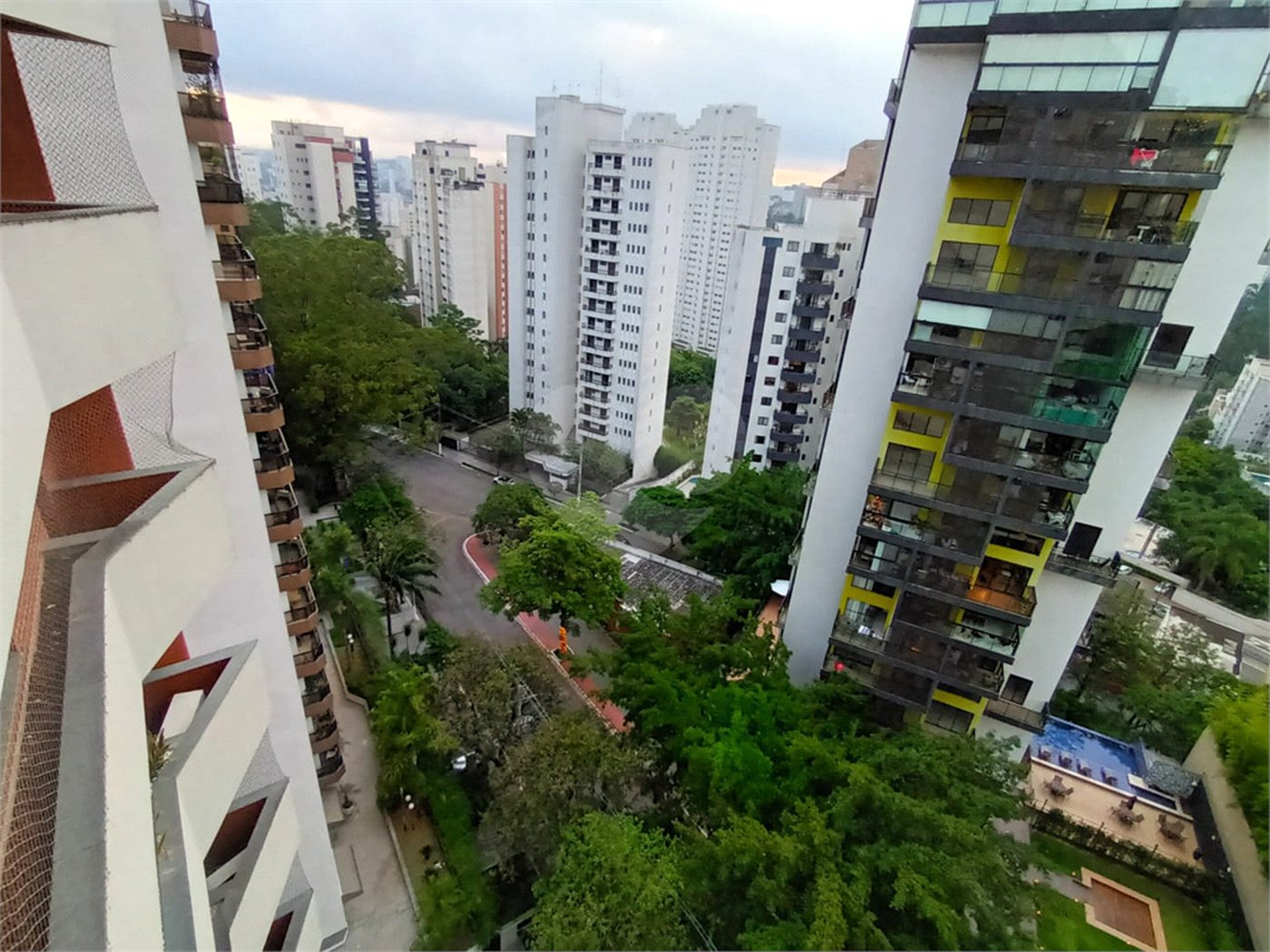 Apartamento á venda 3 dormitórios Vila Andrade, São Paulo - SP