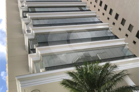 Apto 220 metros no Campo Belo. varanda, 5 vagas, 3 suítes. Visite