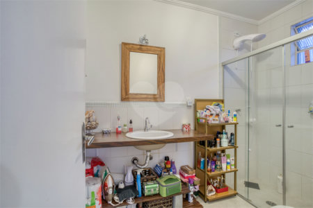 Sobrado à venda com 4 quartos, sendo 1 suíte, em Chácara Flora, São Paulo, SP