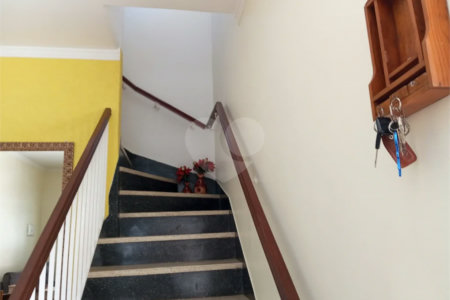 Terreno á venda com 2 casas na Vila Rosália, Guarulhos, SP.