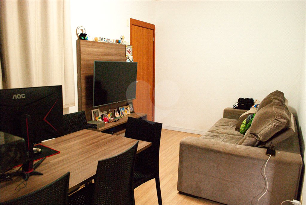 Apartamento à venda com 2 dormitórios no Monte Logan, São Carlos