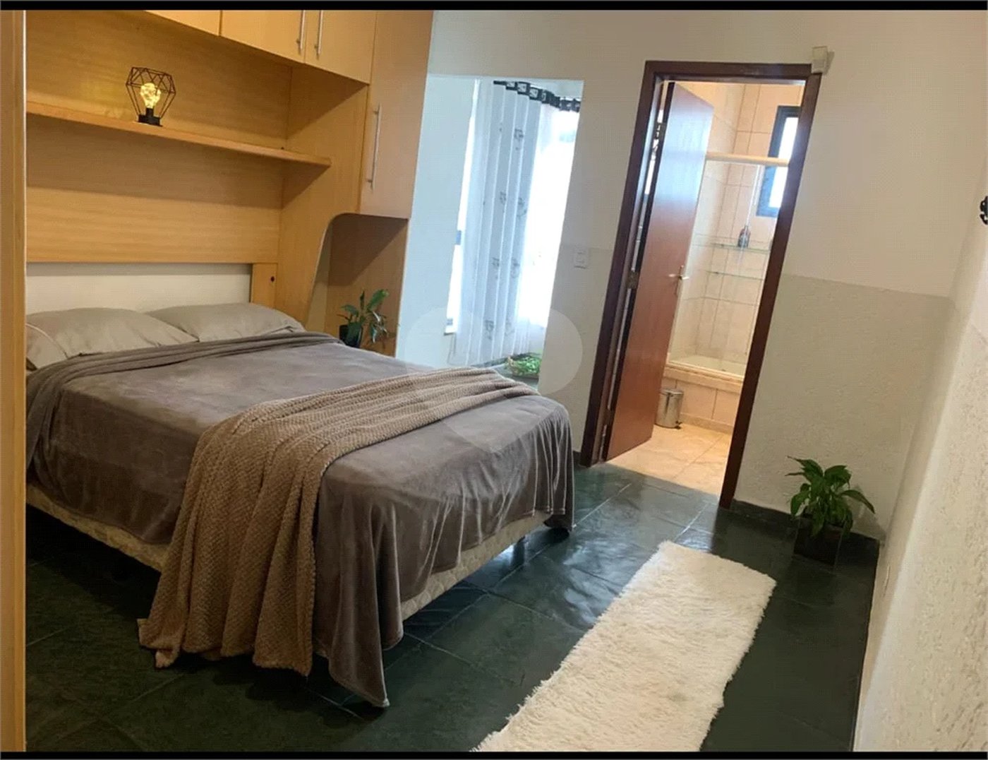 Sobrado de 242 m² com 3 Suítes e 4 Vagas de Garagem no Ipiranga
