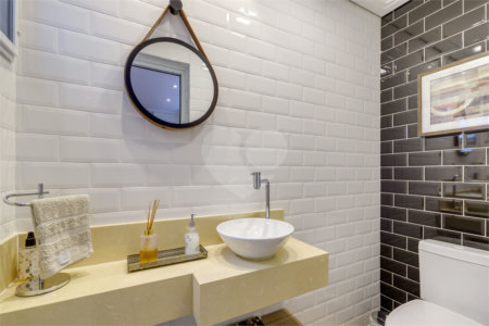 Casa à venda com 4 quartos, sendo 2 suítes, no condomínio Residencial Vila Lagos, São Paulo - SP