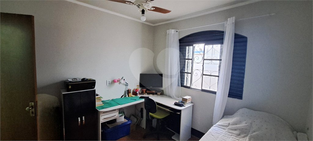 Casa no Jardim Medeiros ampla com 3 dormitórios bem distribuída