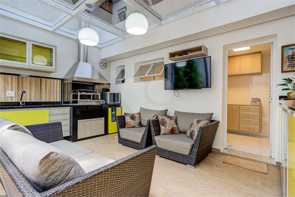 Casa à venda com 4 quartos, sendo 2 suítes, no condomínio Residencial Terras Altas, São Paulo - SP