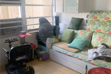 Apartamento com 03 dormitórios e 03 vagas para autos no Bairro Higienópolis.