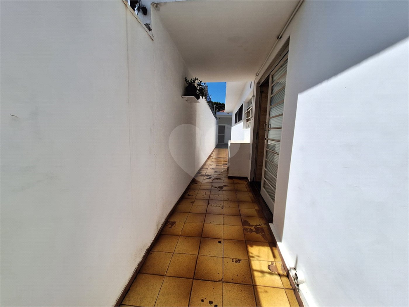 Casa à venda com 2 dormitórios á venda.