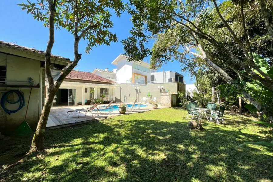 Casa à venda com 4 quartos, sendo 3 suítes, em Riviera de São Lourenço, Bertioga, SP