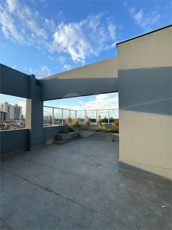 Vende-se apartamento no Edifício Residencial Flor do Ipê